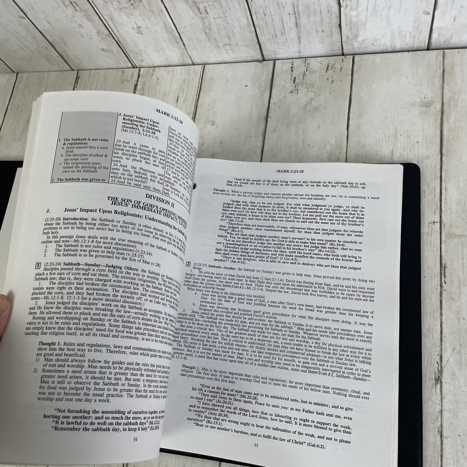 Preacher’s Outline & Sermon Bible KJV 3-Ring Binder – Mark Volume 3
