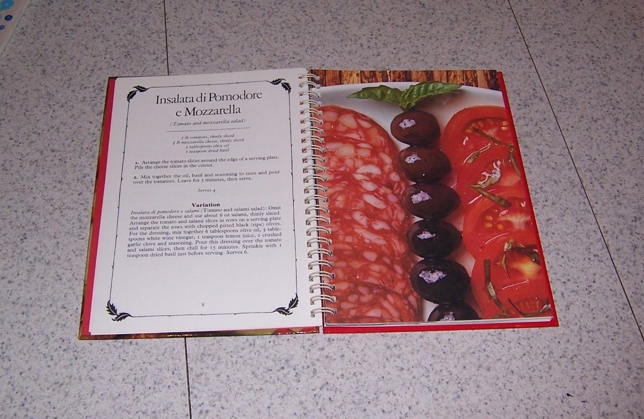 Vintage 1981 ITALIAN Cookbook UK Pasta, Veg. Soups, Desserts Caroline Manni