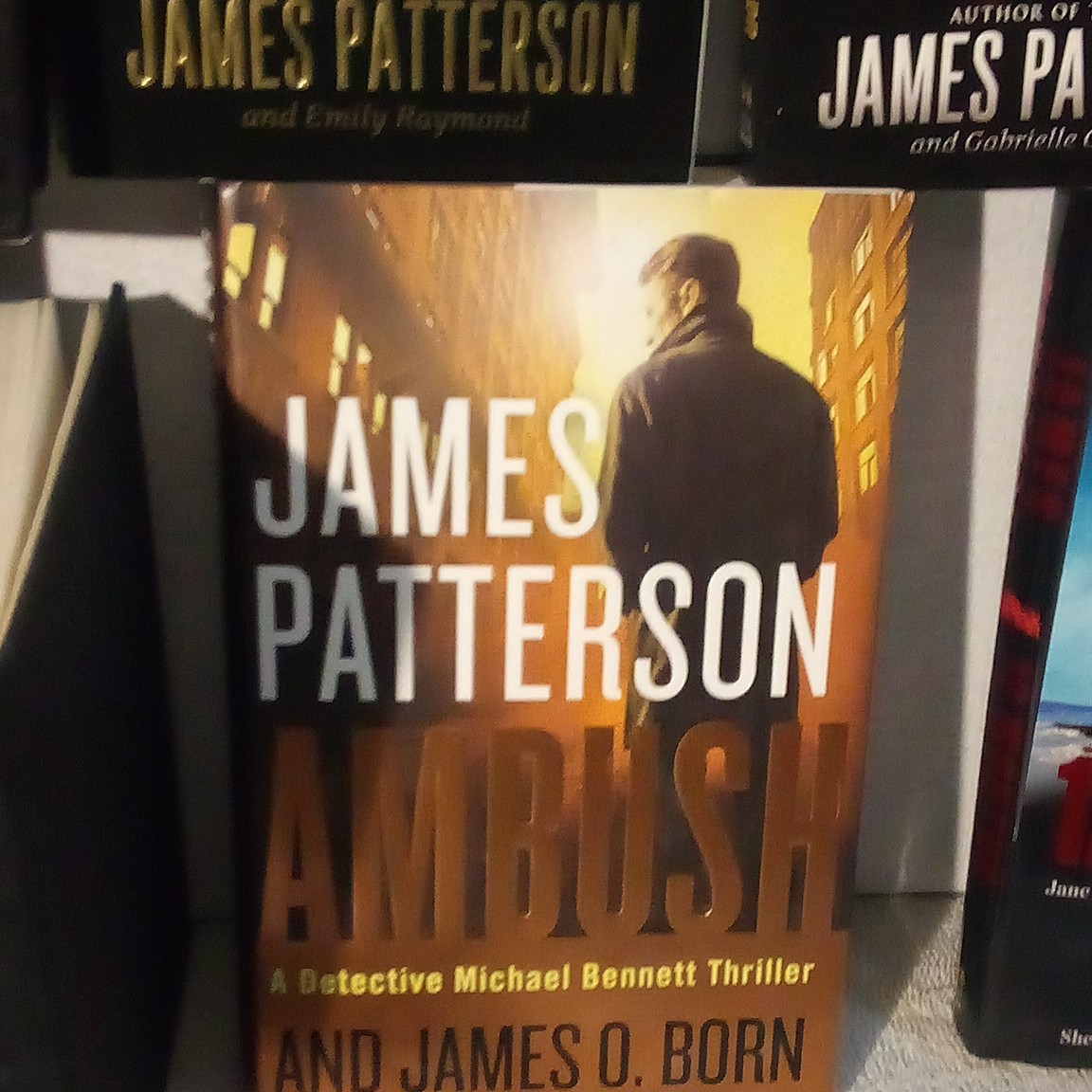 Lot of 8 James Patterson Mixed Books PB & HC + 2 Bonus CD AUDIOBOOKS!