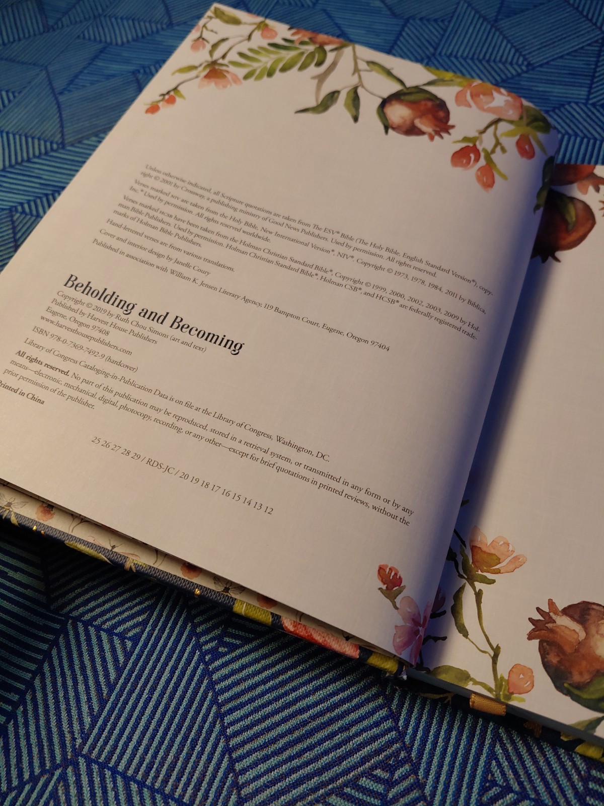 Beholding and Becoming: The Art of Everyday Worship by Ruth Chou Simons HC