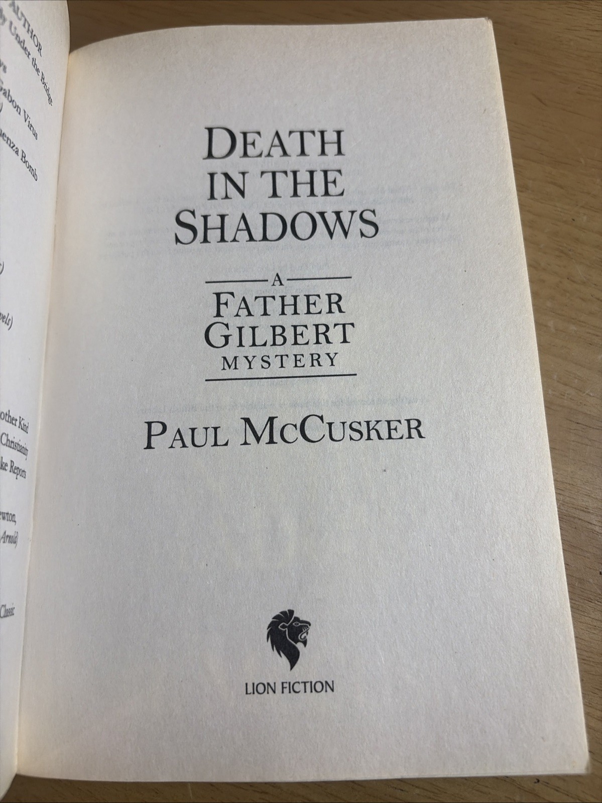 Death in the Shadows (Father Gilbert – Paperback, McCusker Paul Ex-lib VG